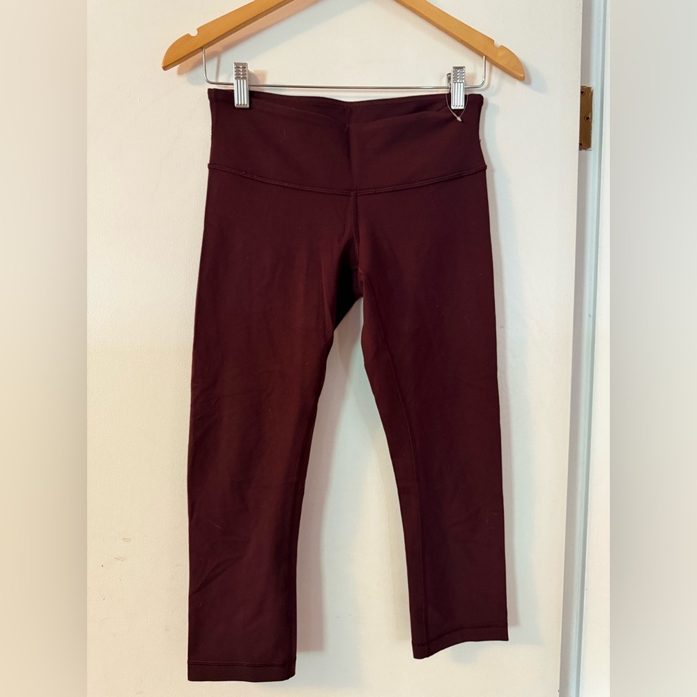 Lululemon Burgundy Cropped Leggings – Size 6